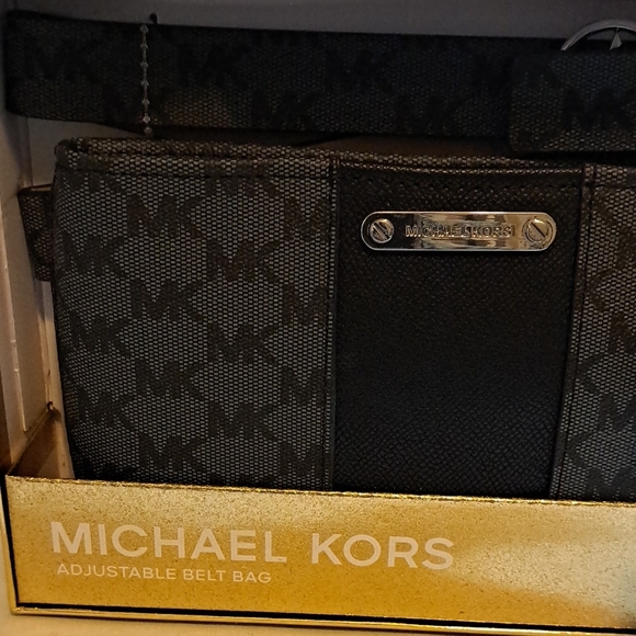 Michael Kors Black Adjustable Belt Bag - Picture 9 of 11